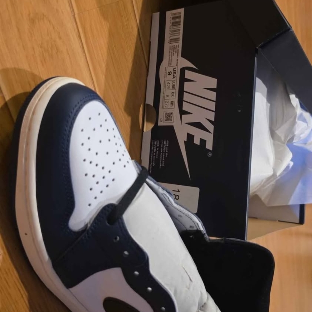 Nike Men's Navy and White Sneakers